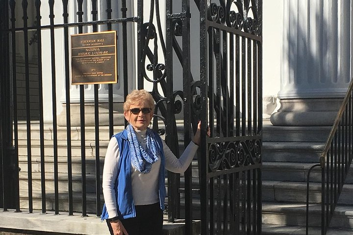 Behind the gates & doors of Charleston with Ann !
